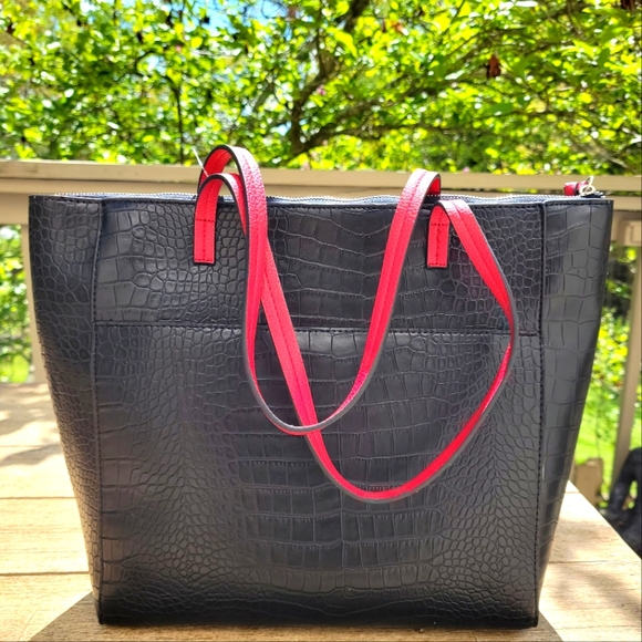 💗 Brand New 💗 TAHARI Large Handbag - NEW with Tags! - Picture 2 of 7